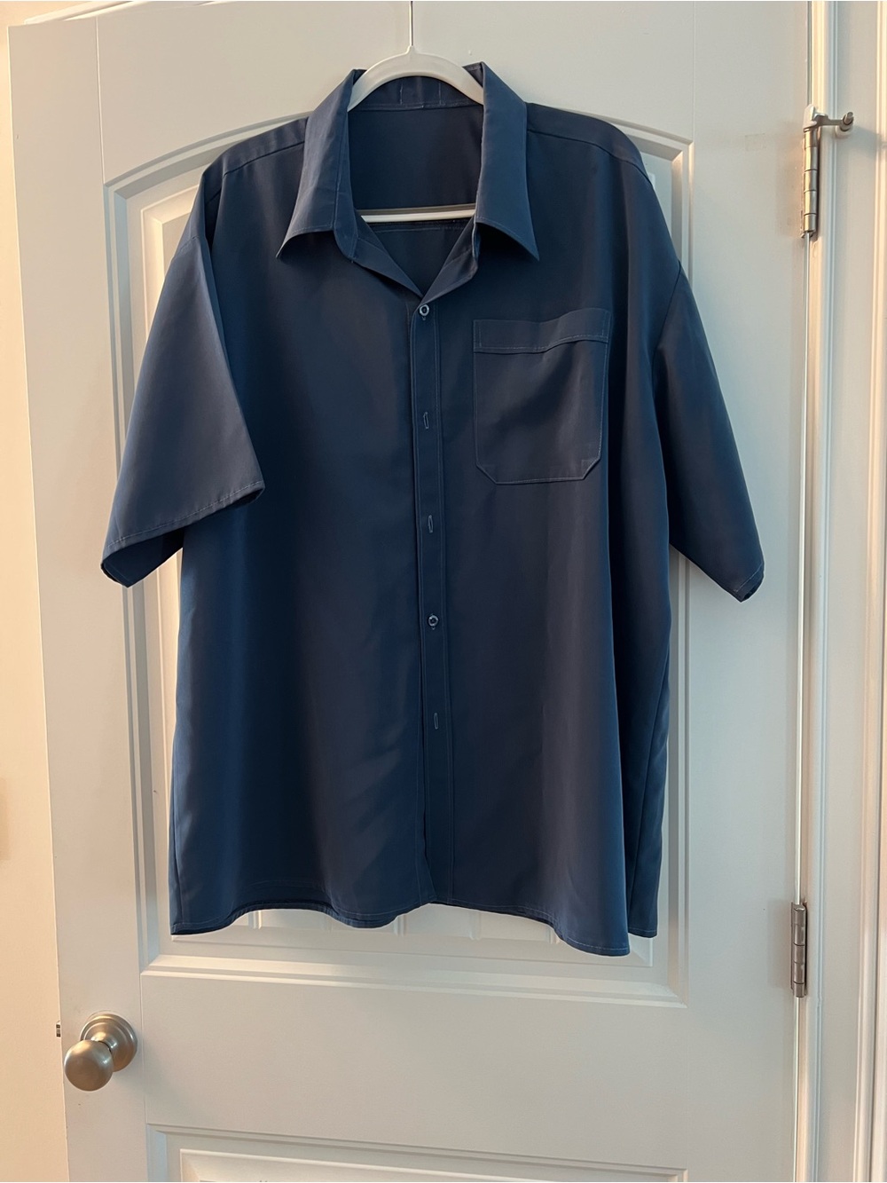 Men's Short-Sleeve Button-Up Shirt in Navy